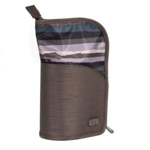 Lug canoe makeup case